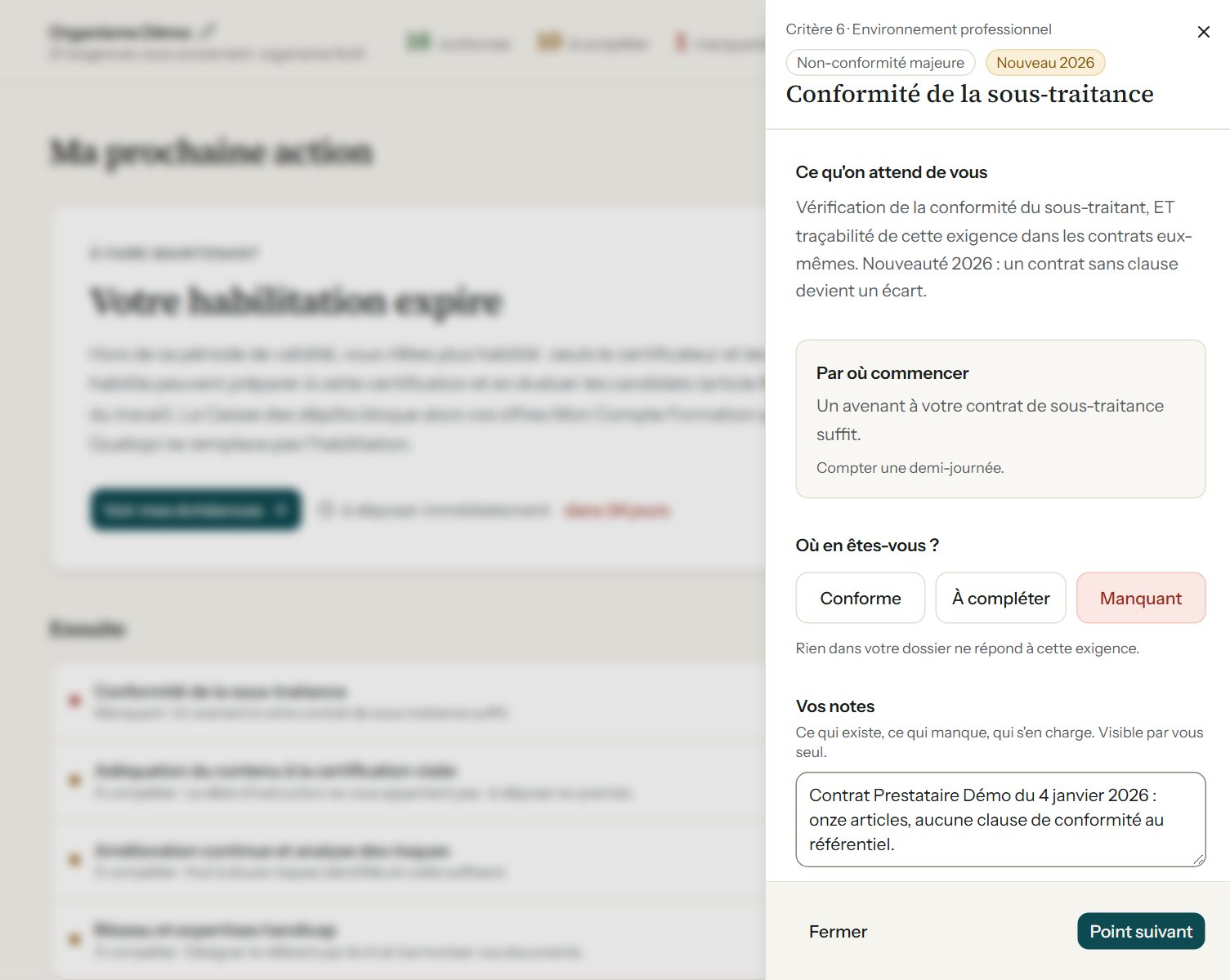 Détail d'une exigence : ce qui est attendu, par où commencer, les trois statuts possibles et les notes de l'utilisateur.